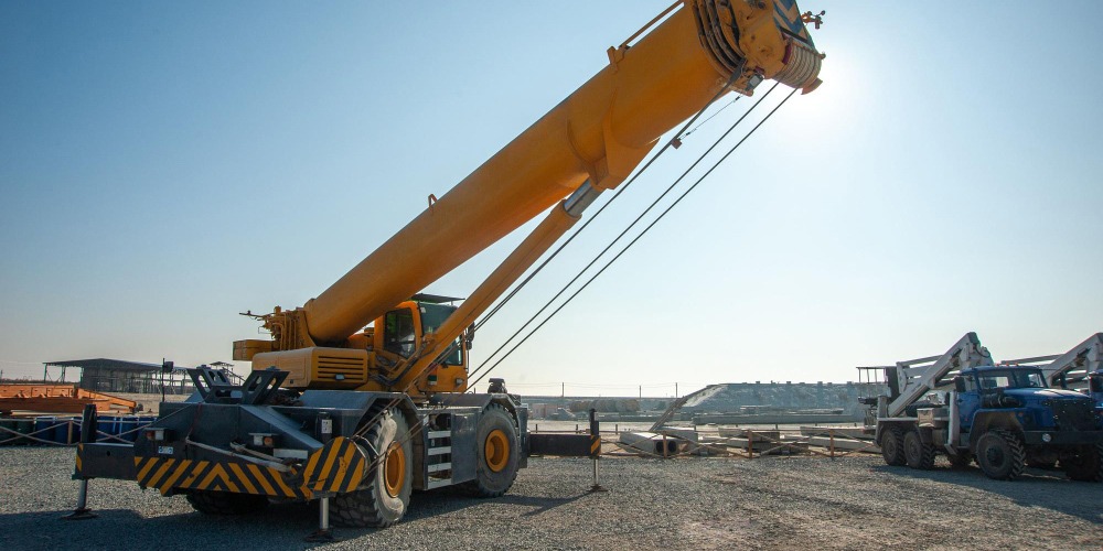 Crawler crane rental UAE services