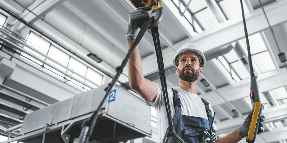 Heavy Lifting Equipment UAE