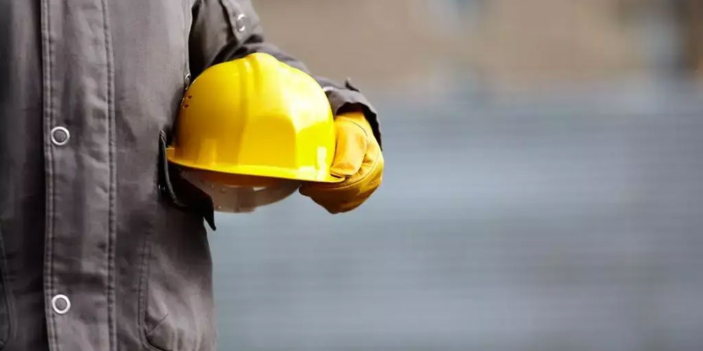 heavy lifting equipment UAE